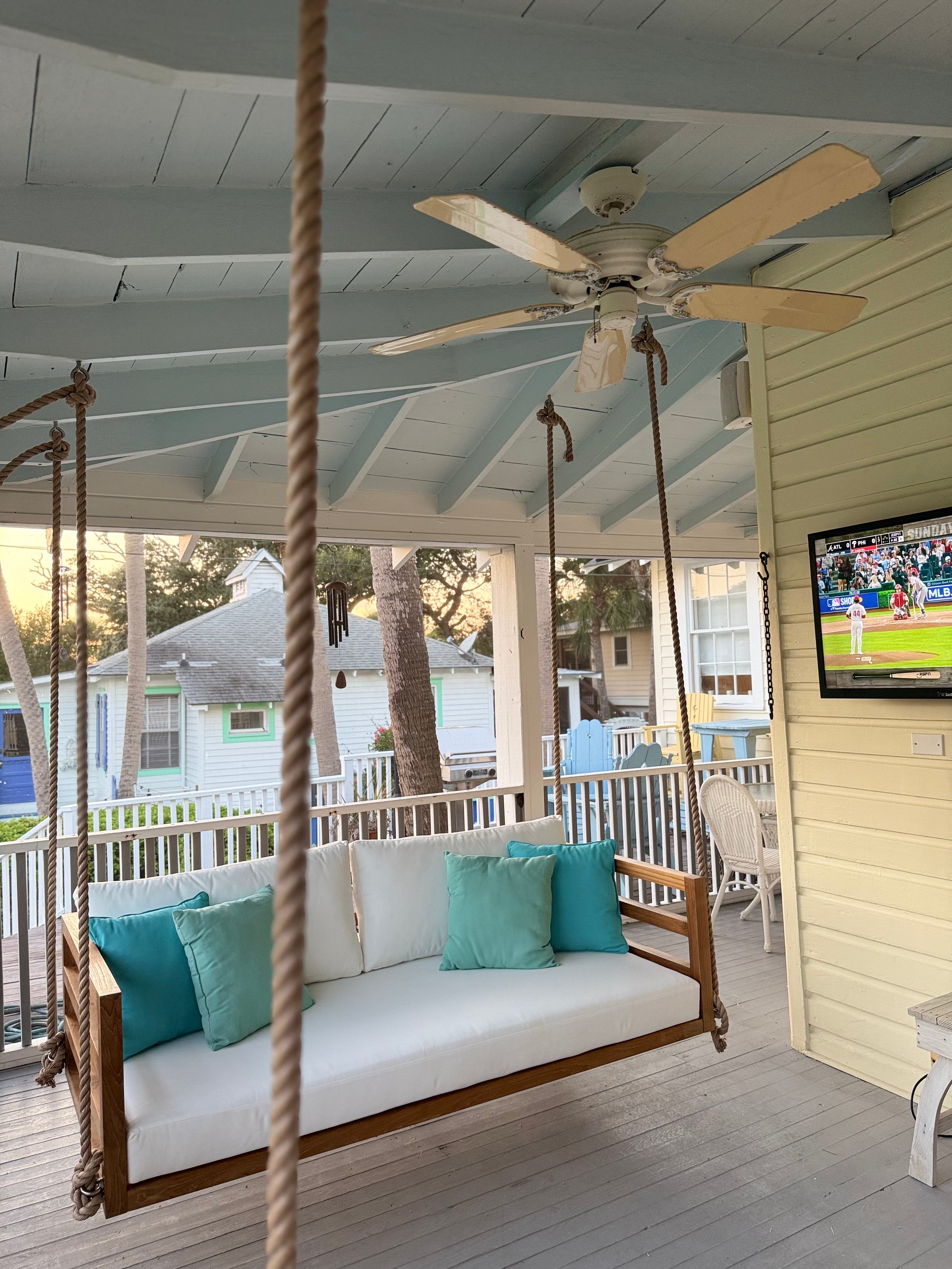 The Del Mar Swing Bed | Small
